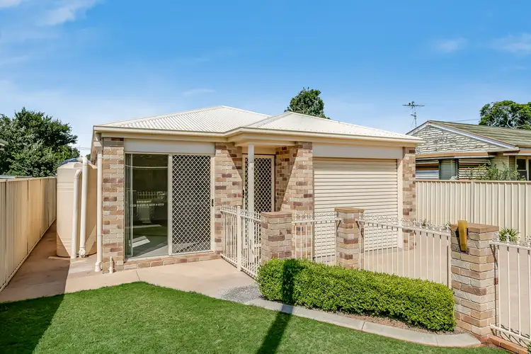 1/4 Gatfield Street, Newtown QLD 4350