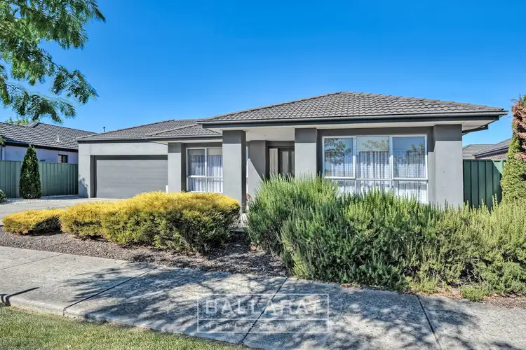 67 Faversham Avenue, Lake Gardens VIC 3355