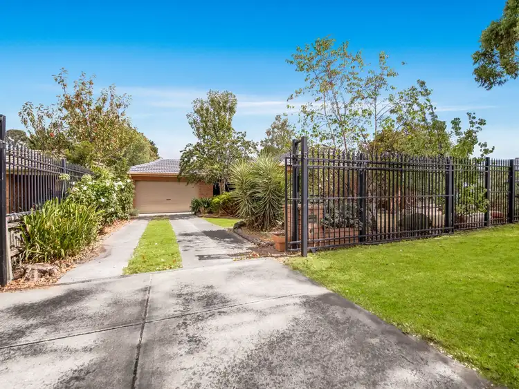 5 Cypress Court, Cranbourne North VIC 3977