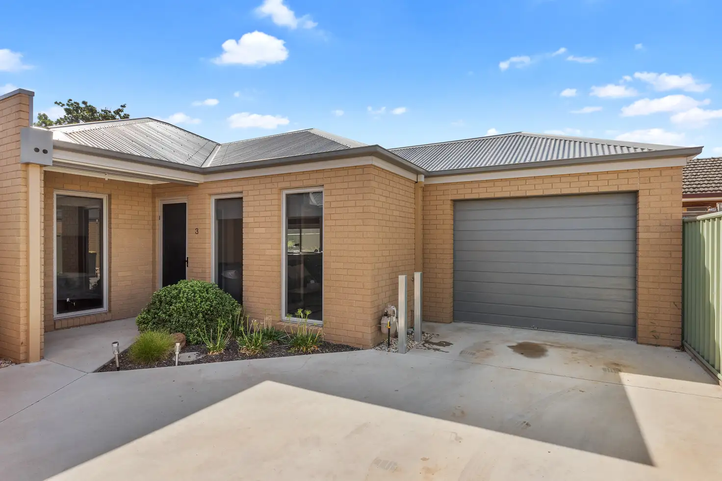 Main view of Homely townhouse listing, 3/7 Rosemont Crescent, Kennington VIC 3550
