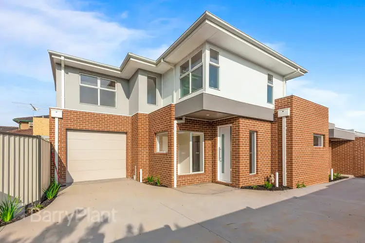 2/39 Station Avenue, St Albans VIC 3021