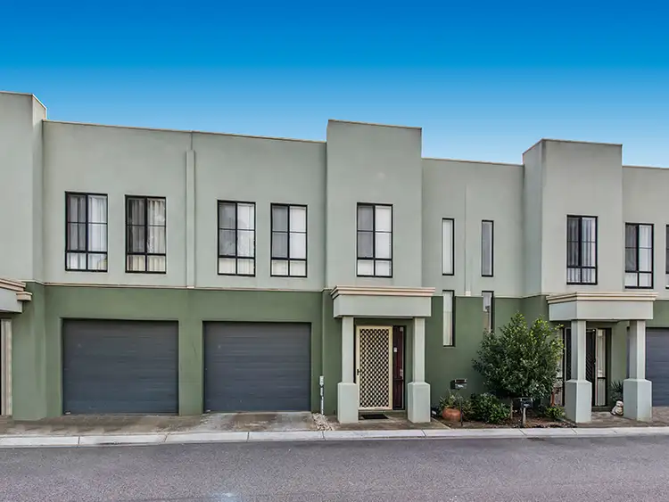 16/62 Andrew Street, Melton South VIC 3338