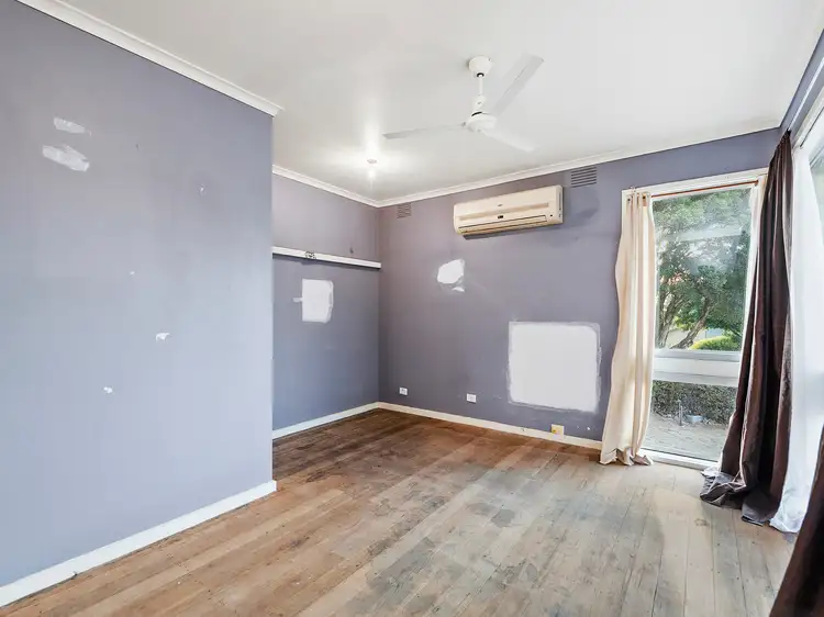 Second view of Homely house listing, 5 Castlecrag Close, Endeavour Hills VIC 3802