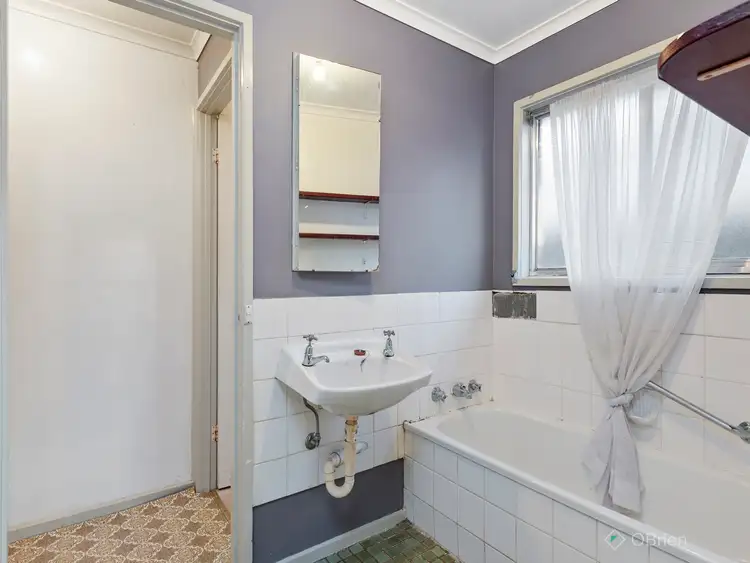 Sixth view of Homely house listing, 5 Castlecrag Close, Endeavour Hills VIC 3802