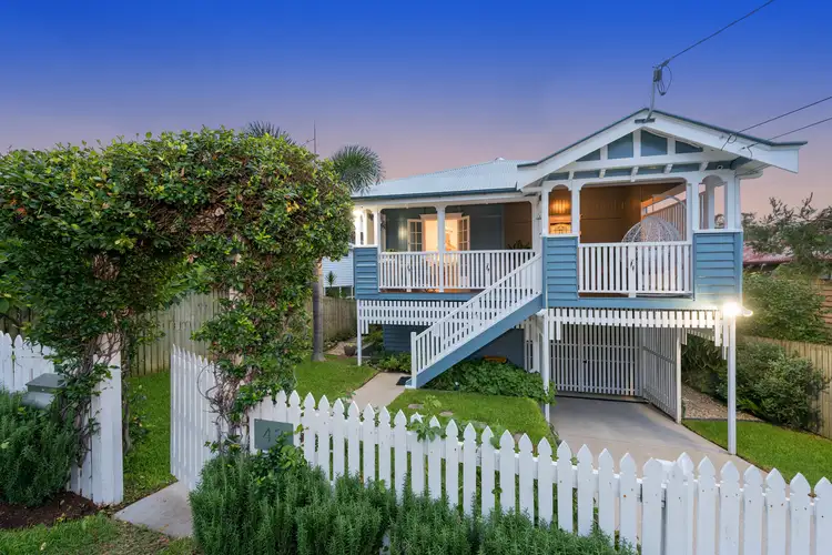 43 Dover Street, Hawthorne QLD 4171