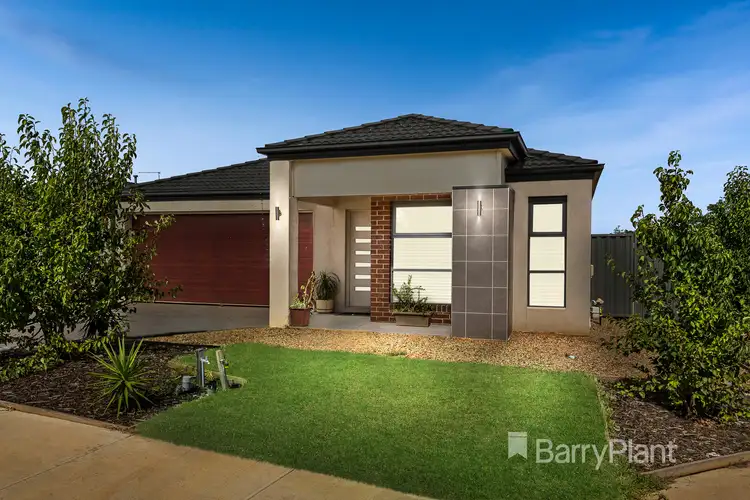 15 Uralla Street, Manor Lakes VIC 3024