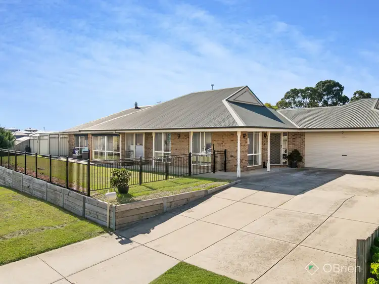 Second view of Homely house listing, 3 Joan Court, Skye VIC 3977