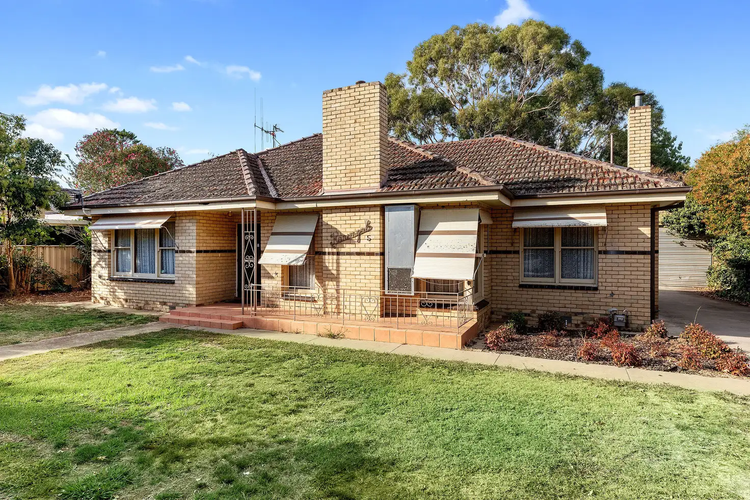 Main view of Homely house listing, 5 College Crescent, Flora Hill VIC 3550