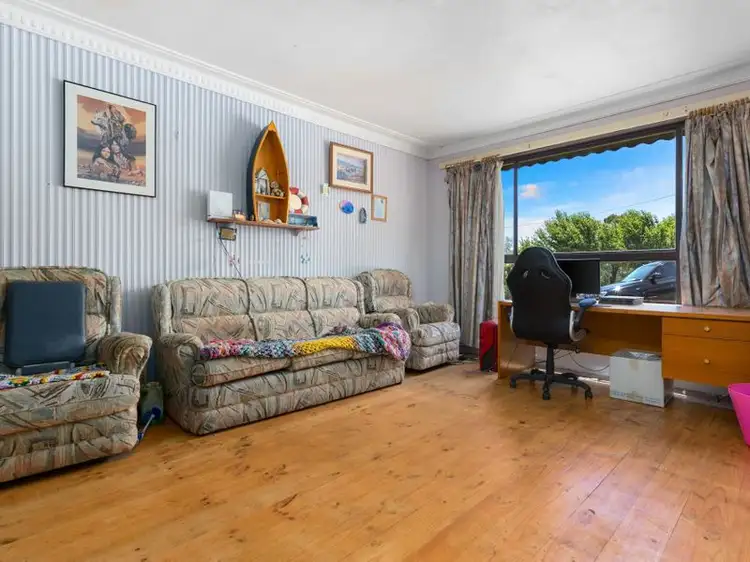 Second view of Homely house listing, 5 Balmoral Crescent, Drouin VIC 3818