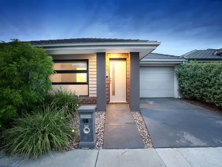 16 Hestia Avenue, Cranbourne West VIC 3977