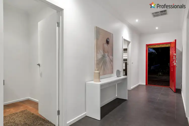 Fifth view of Homely house listing, 8 Mavora Court, Taylors Hill VIC 3037