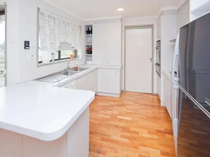 Fifth view of Homely house listing, 2 Redleap Court, Endeavour Hills VIC 3802