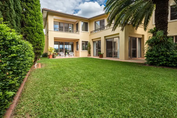 3 Istana View, Clear Island Waters QLD 4226