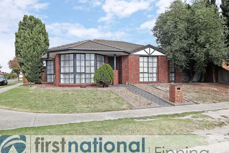 2 Andrea Crescent, Cranbourne North VIC 3977