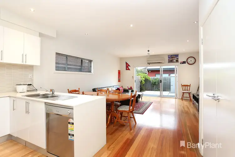 2/27 Finchley Avenue, Glenroy VIC 3046