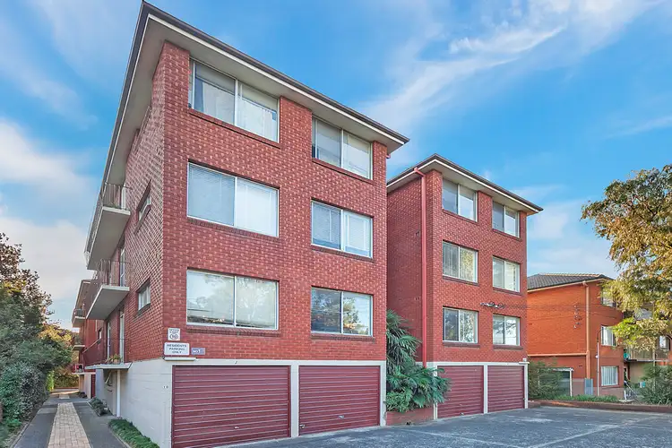 2/10 Bank Street, Meadowbank NSW 2114