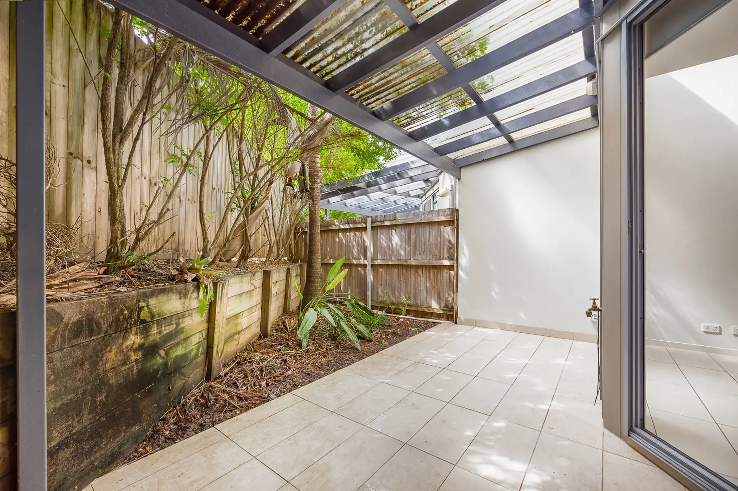 Main view of Homely unit listing, 2/20 Fraser Street, Morningside QLD 4170