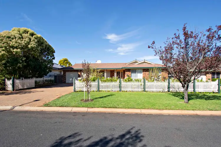 7 Ron Gordon Place, Dubbo NSW 2830
