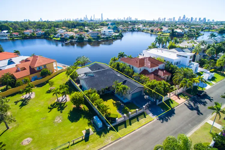 2 San Simeon Drive, Clear Island Waters QLD 4226