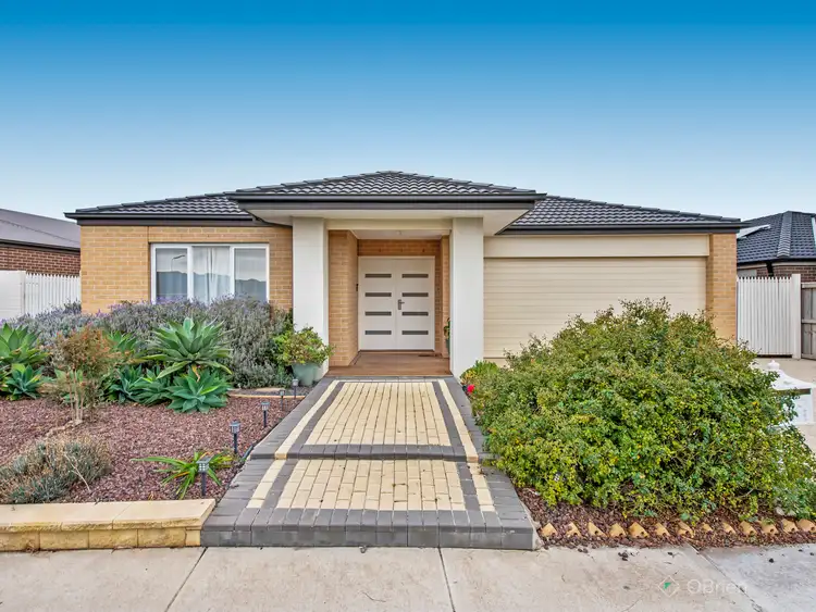 6 Malmesbury Road, Cranbourne North VIC 3977