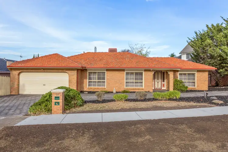 28 Panamuna Avenue, Taylors Lakes VIC 3038