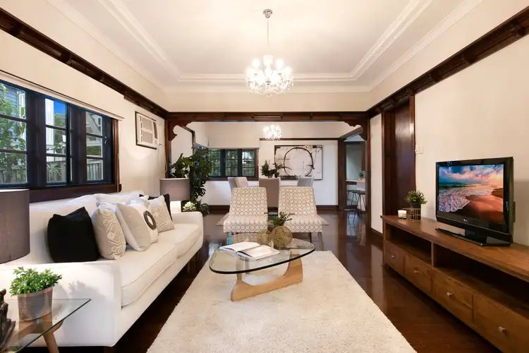 1052 Logan Road, Holland Park West QLD 4121