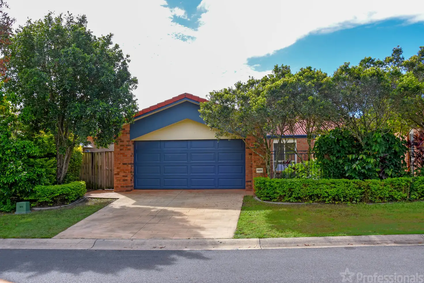 Main view of Homely semi-detached listing, 1/11 Gymea Crescent, Varsity Lakes QLD 4227