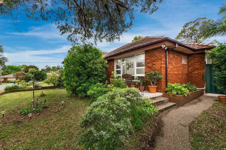 1 Waldo Crescent, Peakhurst NSW 2210