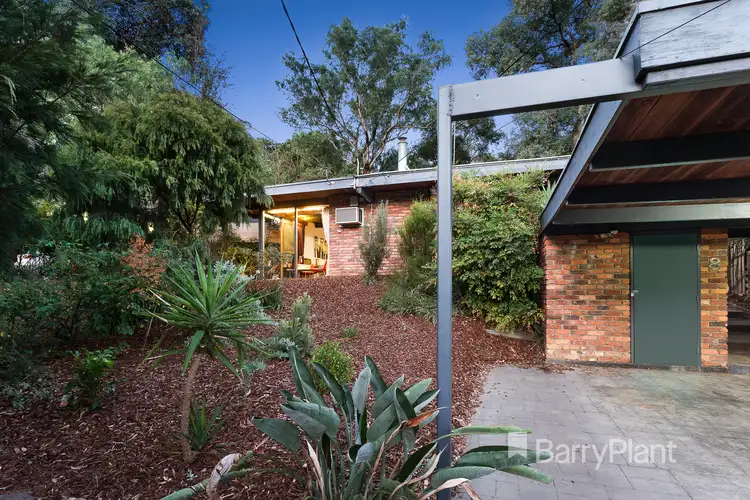 8 Davies Drive, Eltham VIC 3095