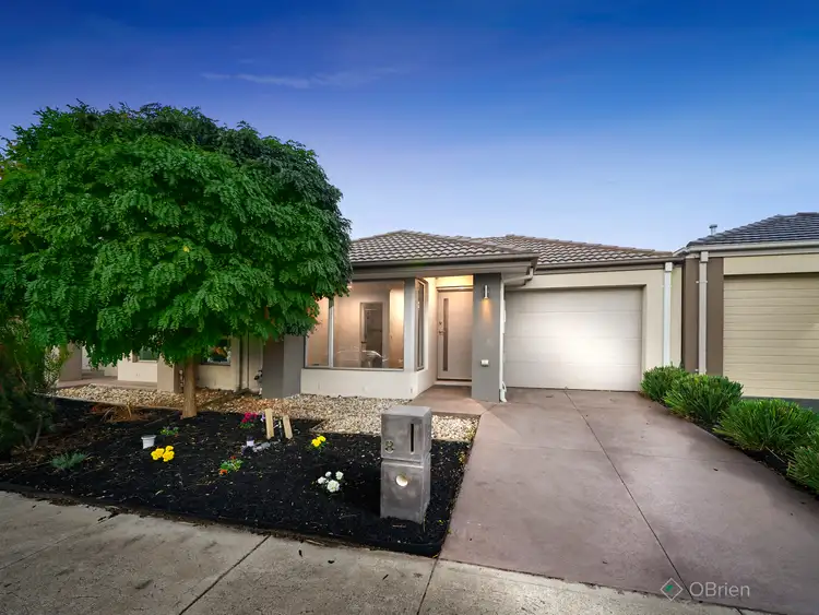 Second view of Homely house listing, 8 Kosciuszko Circuit, Clyde VIC 3978
