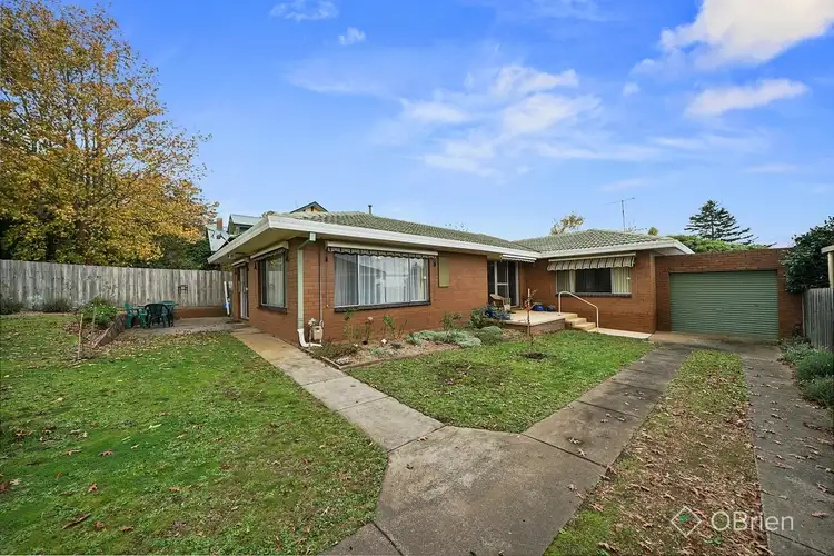 2 Armstrong Avenue, Drouin VIC 3818