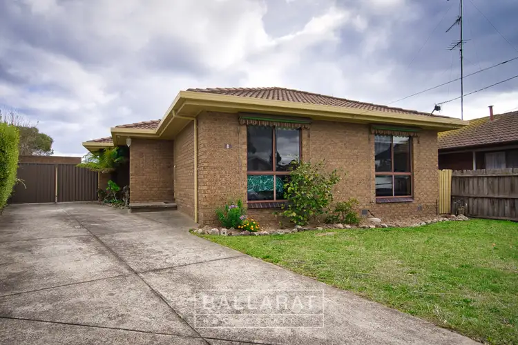 8 Stuart Court, Canadian VIC 3350