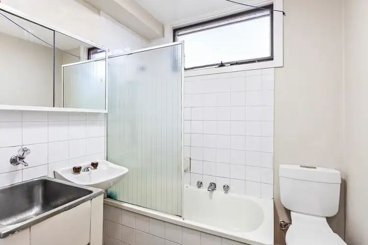 Sixth view of Homely apartment listing, 4/128-130 East Esplanade, St Albans VIC 3021