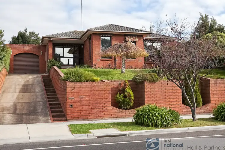 35 Ravenhill Crescent, Endeavour Hills VIC 3802