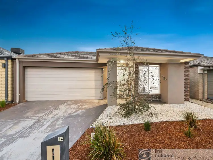 16 Naomi Street, Pakenham VIC 3810
