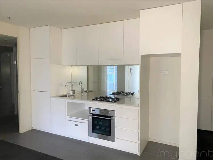 1612/8 McCrae Street
