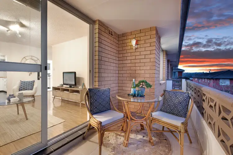 Main view of Homely unit listing, 9/76 Oaks Avenue, Dee Why NSW 2099