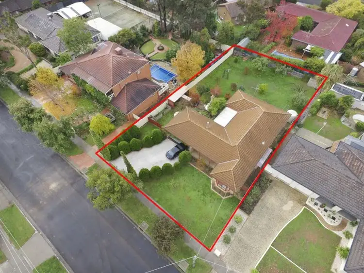 13 Maxwell Crescent, Strathdale VIC 3550