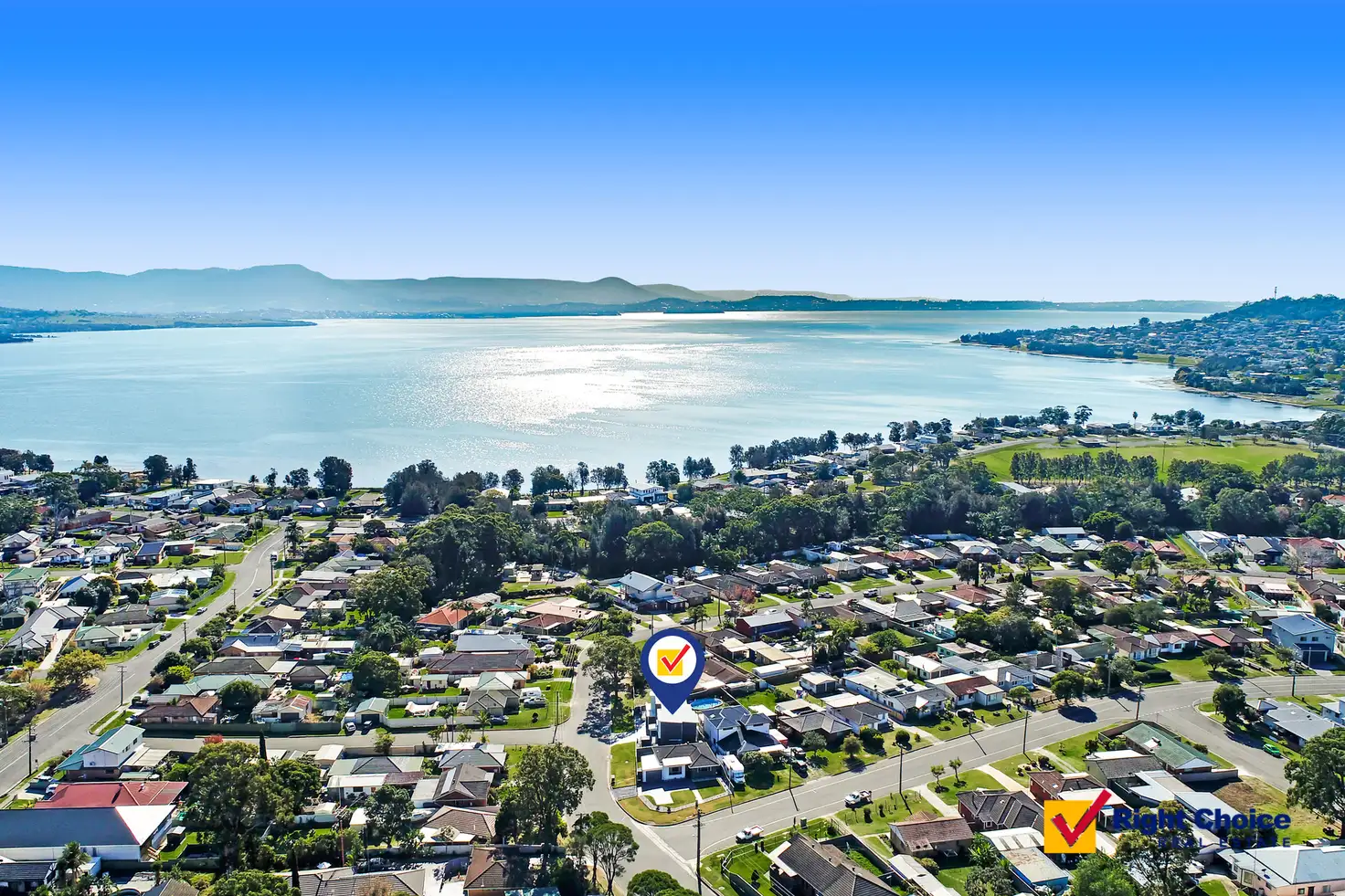 Main view of Homely townhouse listing, 1/40B Devonshire Crescent, Oak Flats NSW 2529