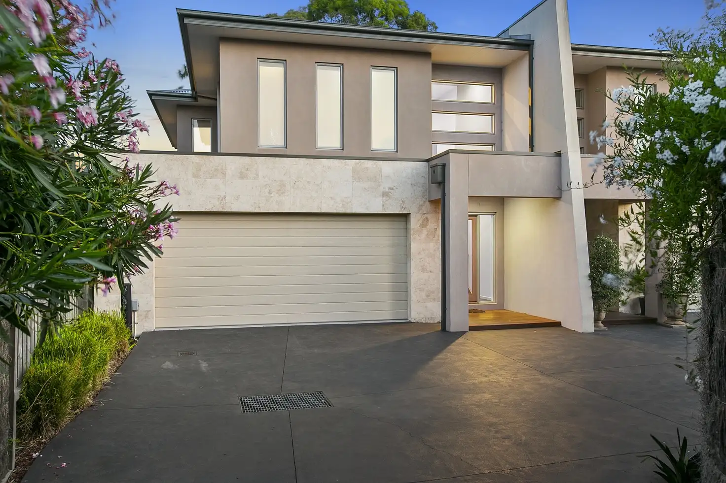 Main view of Homely townhouse listing, 2/8 Pitt Street, Mornington VIC 3931