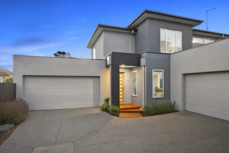 4/4 Beach Grove, Mornington VIC 3931