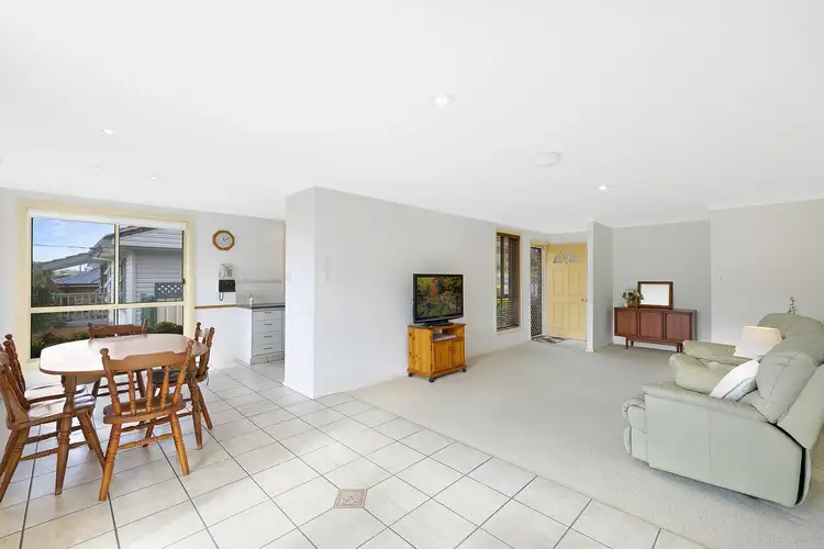 1/10 Manuka Parade, Gorokan NSW 2263