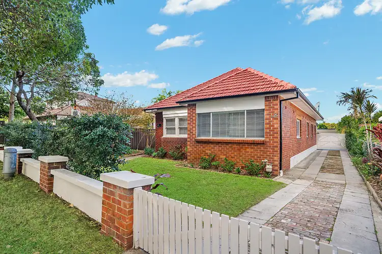 25 Stewart Avenue, Hamilton East NSW 2303