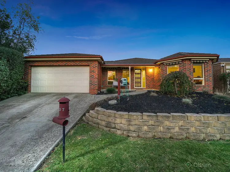 37 Grange Circuit, Beaconsfield VIC 3807