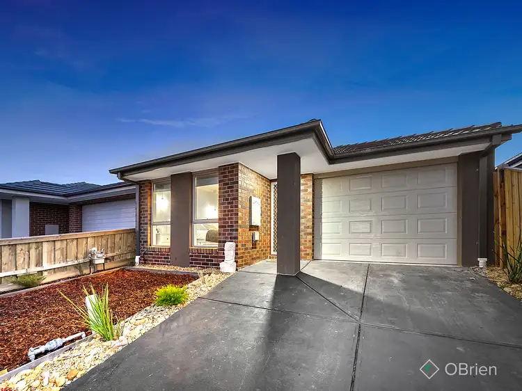 27 Maywood Street, Pakenham VIC 3810