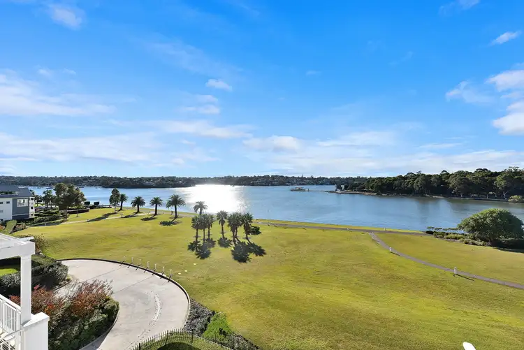 33/31 Peninsula Drive