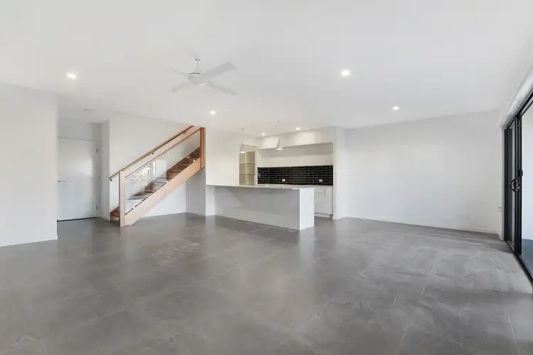 11 Pavilions Lane