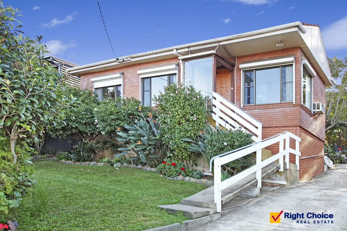 Main view of Homely house listing, 374 Northcliffe Drive, Lake Heights NSW 2502