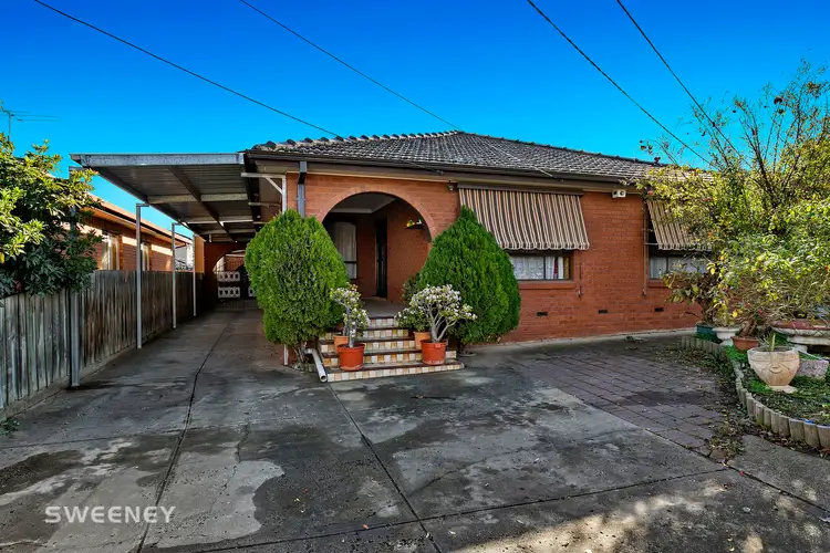 11 Reaburn Avenue, St Albans VIC 3021