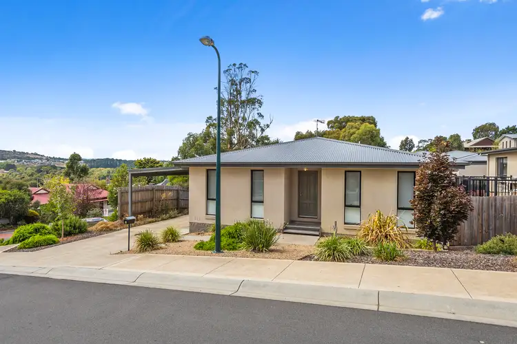 Unit 2/75 Hamilton Street, Gisborne VIC 3437